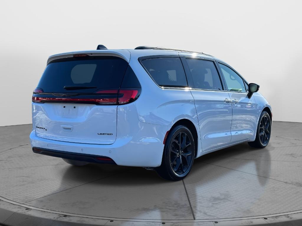 used 2025 Chrysler Pacifica car, priced at $30,991