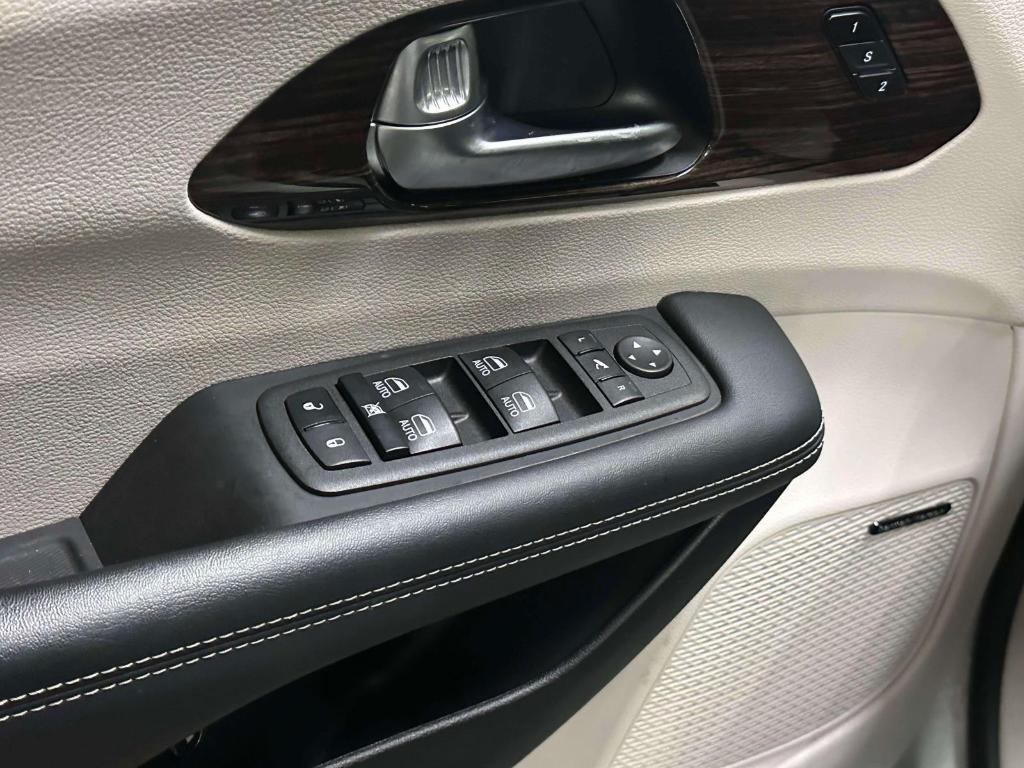 used 2023 Chrysler Pacifica Hybrid car, priced at $32,523