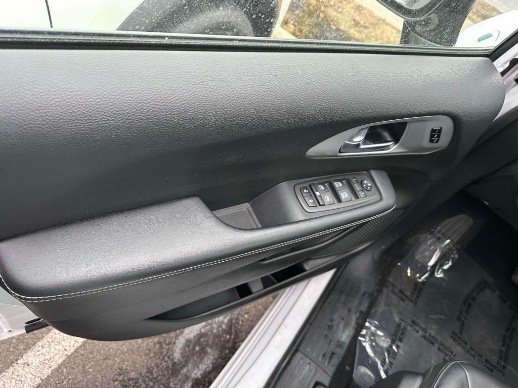 used 2024 Chrysler Pacifica Hybrid car, priced at $26,991