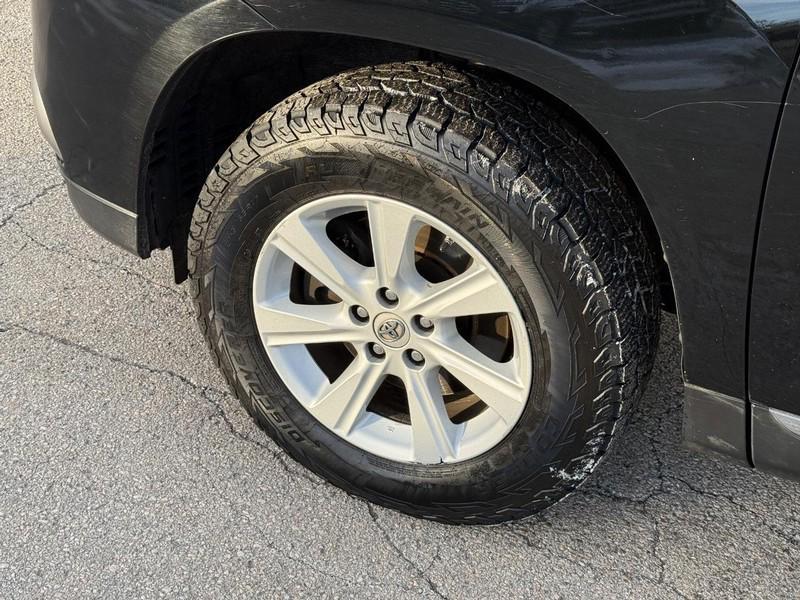 used 2013 Toyota Highlander car, priced at $10,998