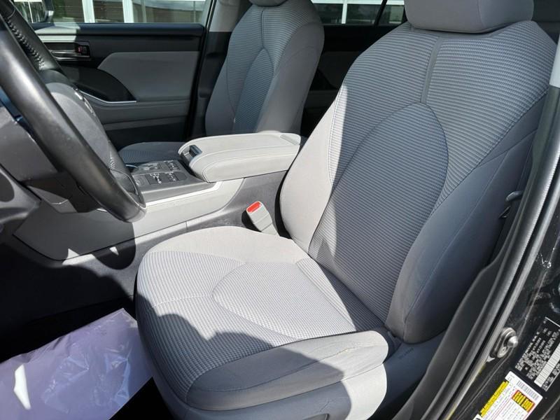 used 2022 Toyota Highlander car, priced at $32,042