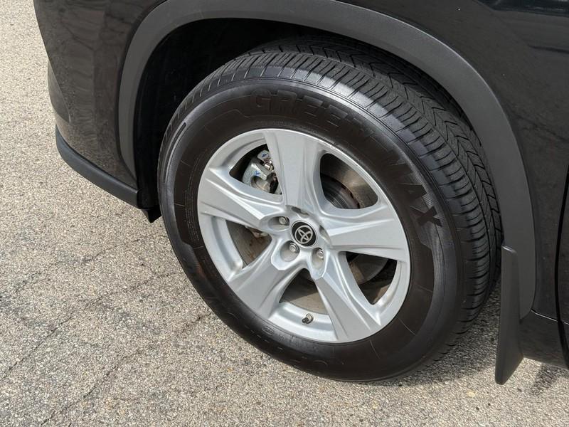 used 2021 Toyota Highlander car, priced at $27,497
