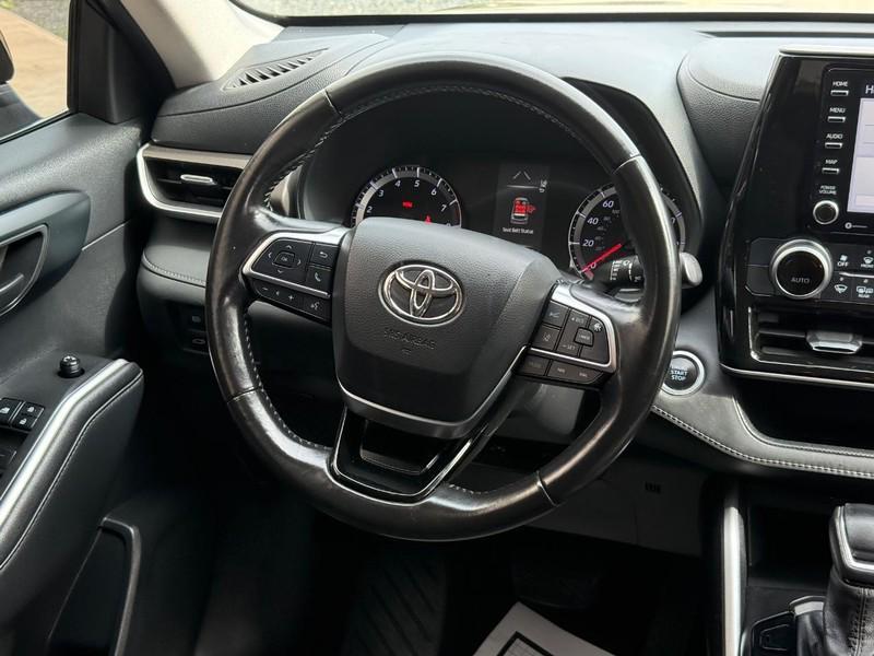 used 2021 Toyota Highlander car, priced at $27,497