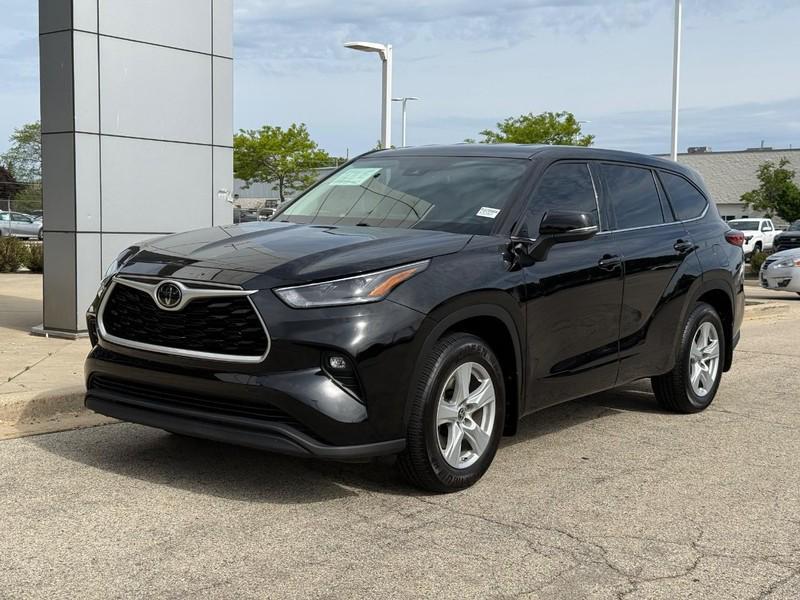 used 2021 Toyota Highlander car, priced at $27,497