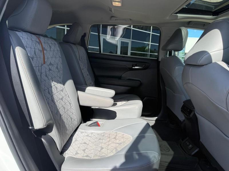 used 2023 Toyota Highlander Hybrid car, priced at $39,020