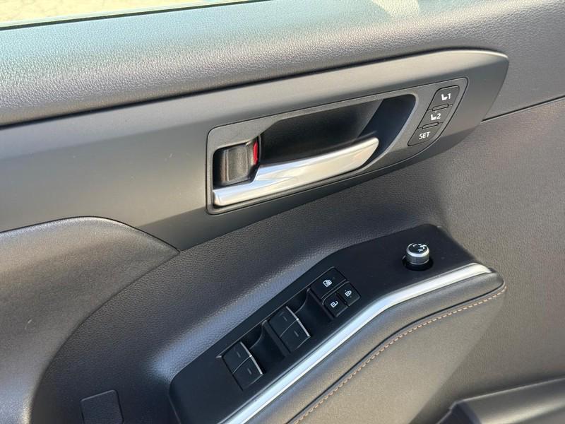 used 2023 Toyota Highlander Hybrid car, priced at $39,020