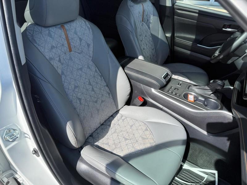 used 2023 Toyota Highlander Hybrid car, priced at $39,020