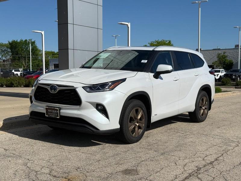 used 2023 Toyota Highlander Hybrid car, priced at $39,020