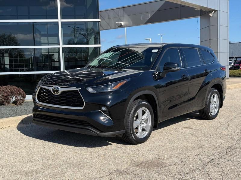 used 2022 Toyota Highlander car, priced at $29,521