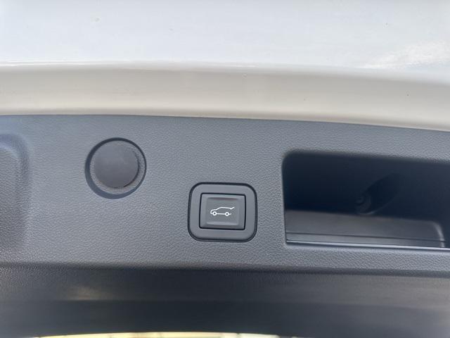 used 2025 Chevrolet Equinox car, priced at $26,989