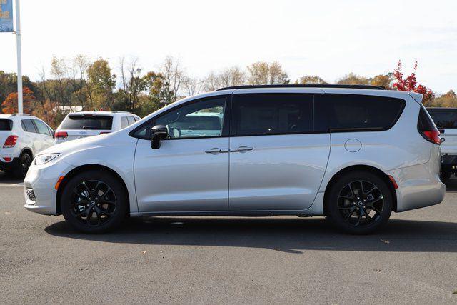 new 2026 Chrysler Pacifica car, priced at $48,887