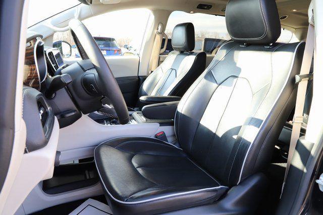 used 2024 Chrysler Pacifica car, priced at $31,359