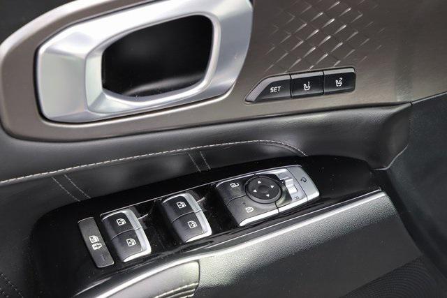 used 2023 Kia Sorento car, priced at $27,333