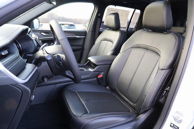 new 2025 Jeep Grand Cherokee car, priced at $47,290