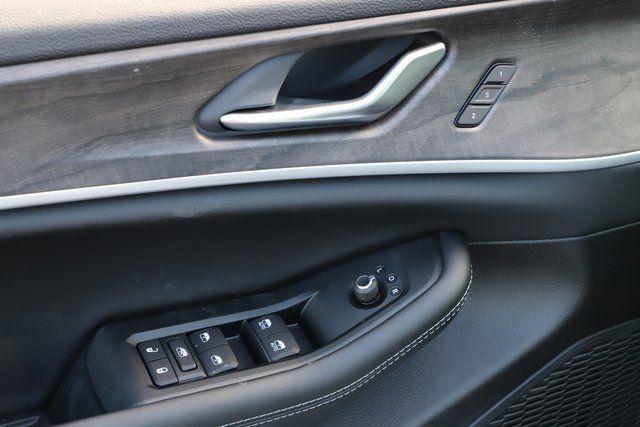 new 2025 Jeep Grand Cherokee car, priced at $47,290