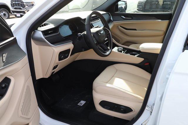 new 2025 Jeep Grand Cherokee car, priced at $42,688