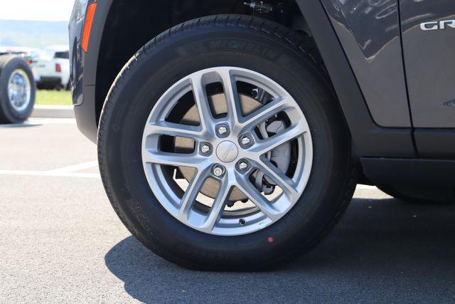 new 2026 Jeep Grand Cherokee car, priced at $43,285