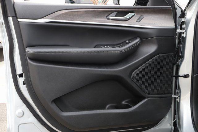 new 2025 Jeep Grand Cherokee car, priced at $45,855