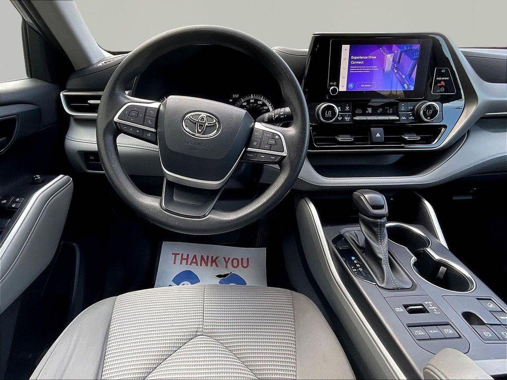 used 2023 Toyota Highlander car, priced at $31,044