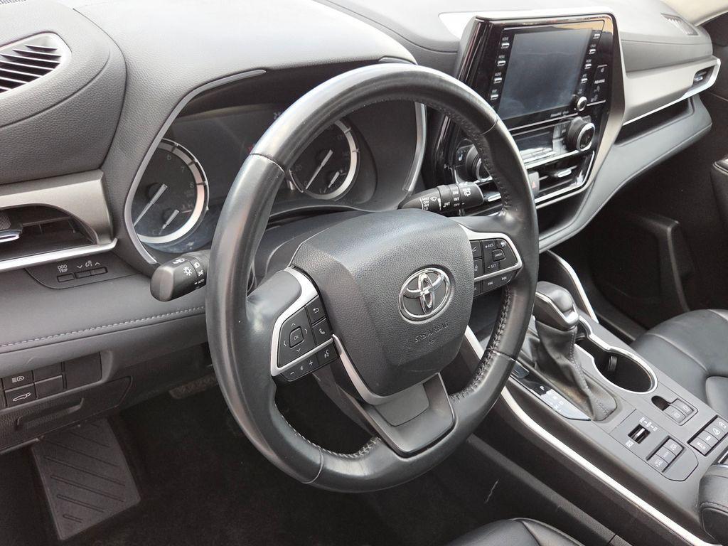 used 2022 Toyota Highlander car, priced at $28,495