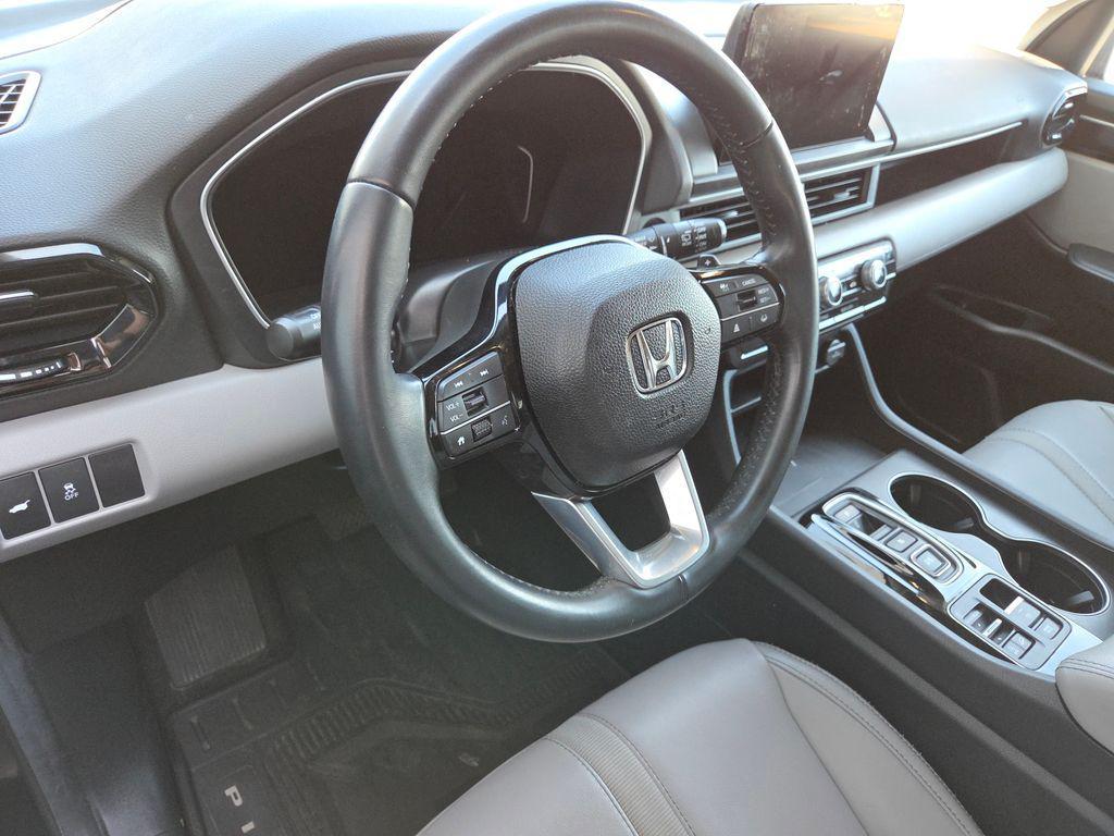 used 2025 Honda Pilot car, priced at $39,335