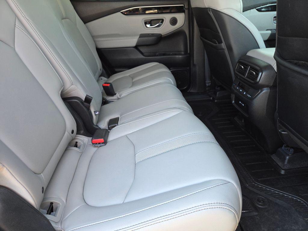 used 2025 Honda Pilot car, priced at $39,335