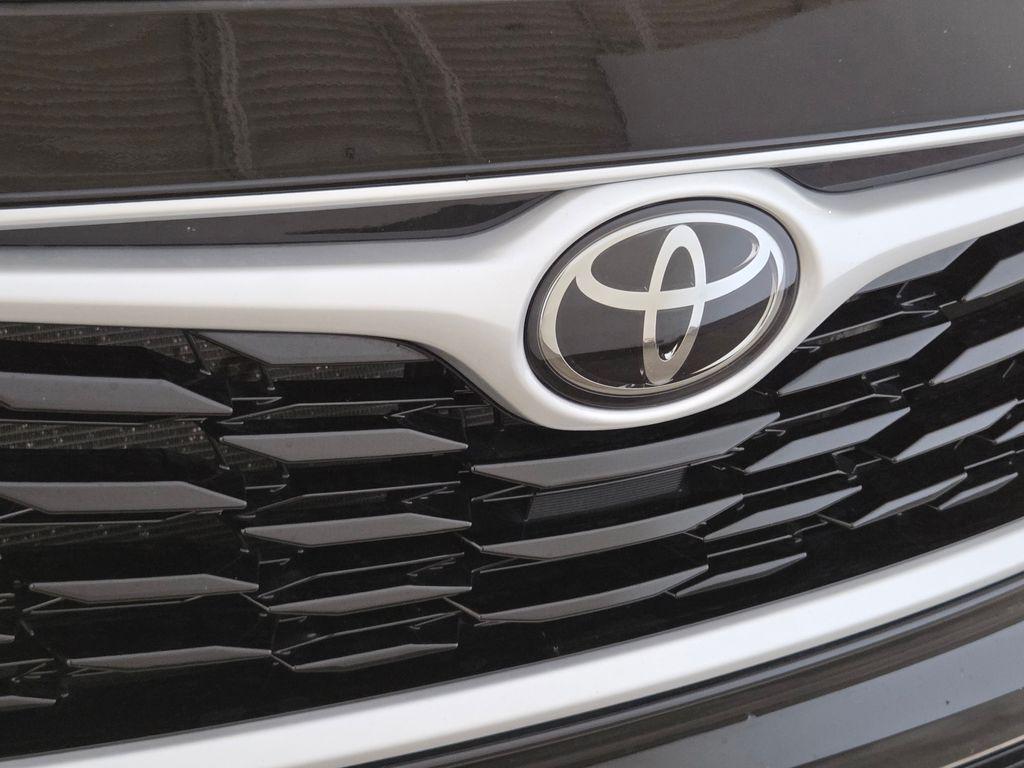 used 2024 Toyota Highlander car, priced at $41,012