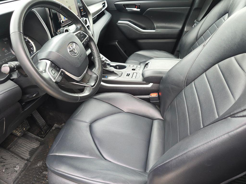 used 2023 Toyota Highlander car, priced at $34,495