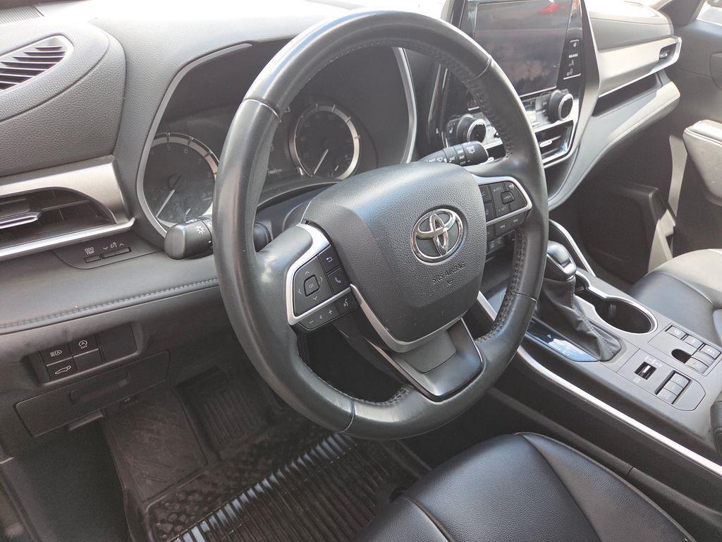 used 2024 Toyota Highlander car, priced at $36,262