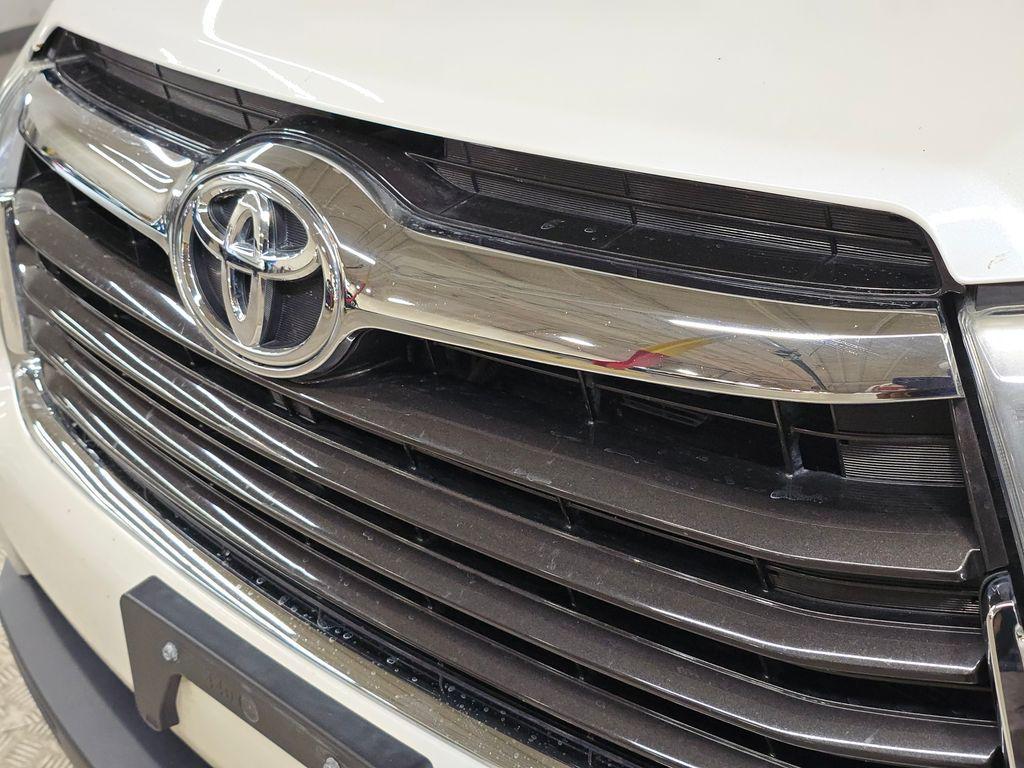 used 2015 Toyota Highlander car, priced at $15,980
