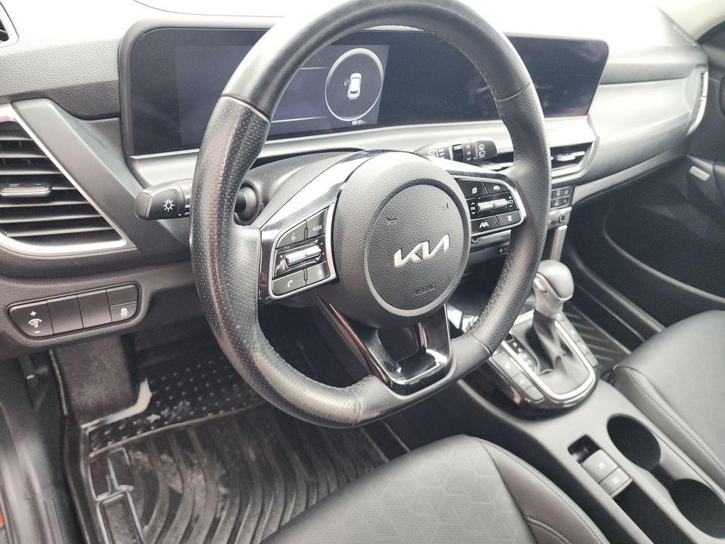 used 2024 Kia Seltos car, priced at $21,295