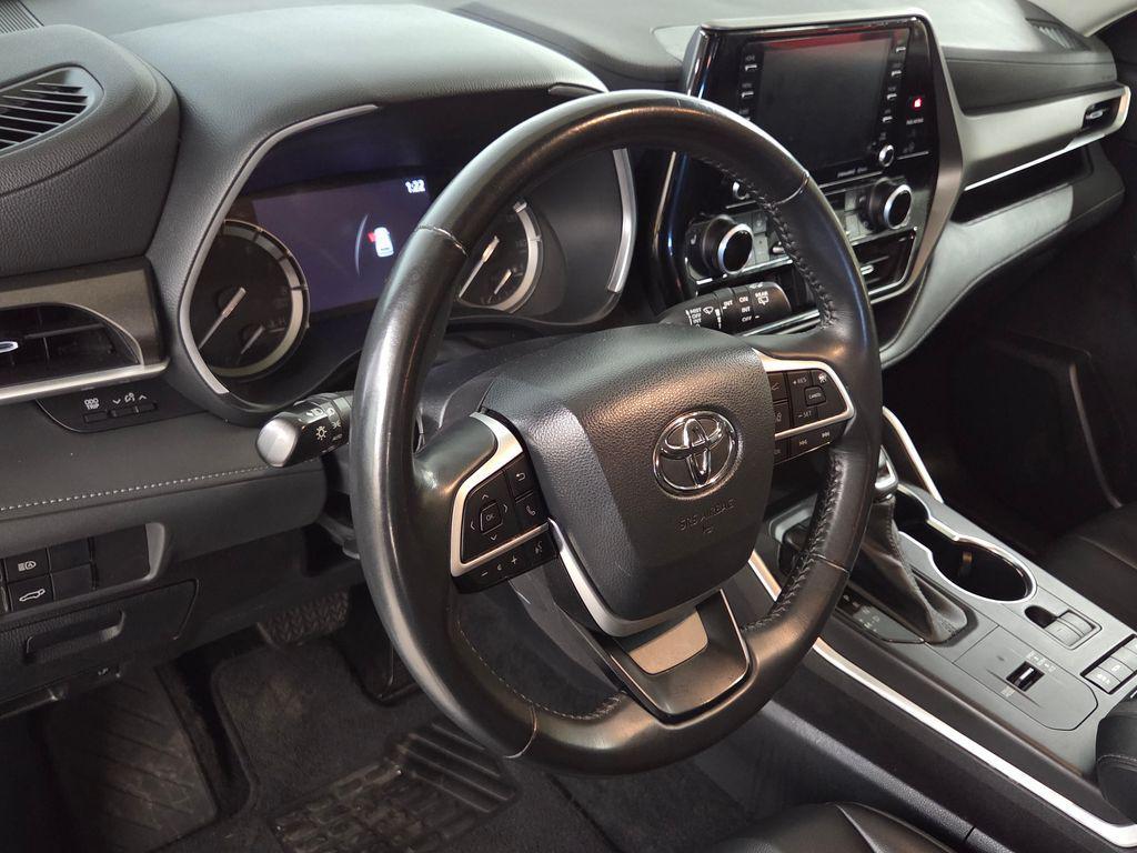 used 2022 Toyota Highlander car, priced at $32,939