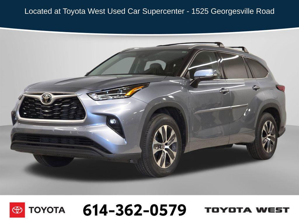 used 2022 Toyota Highlander car, priced at $32,826