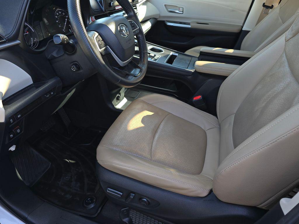 used 2024 Toyota Sienna car, priced at $39,994