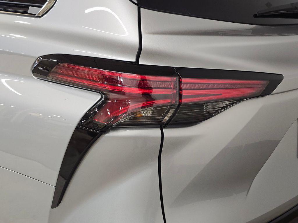 used 2024 Toyota Sienna car, priced at $39,994