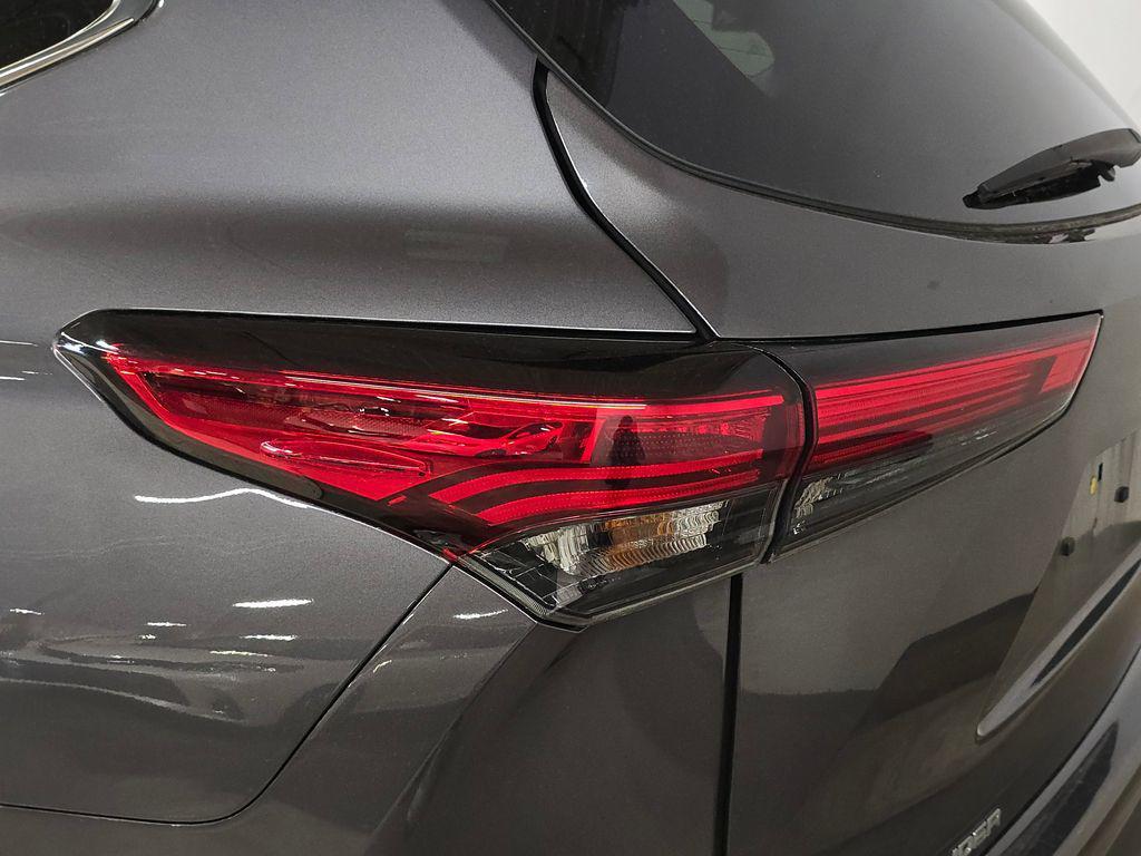 used 2023 Toyota Highlander car, priced at $27,991