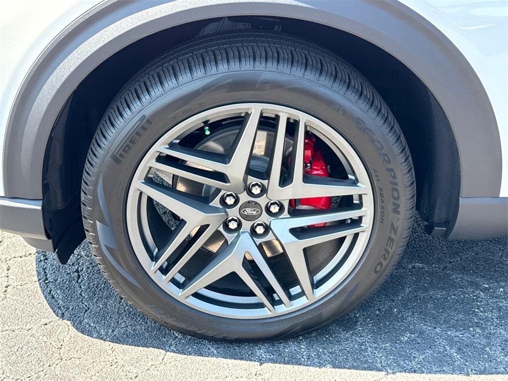 new 2025 Ford Explorer car, priced at $55,206