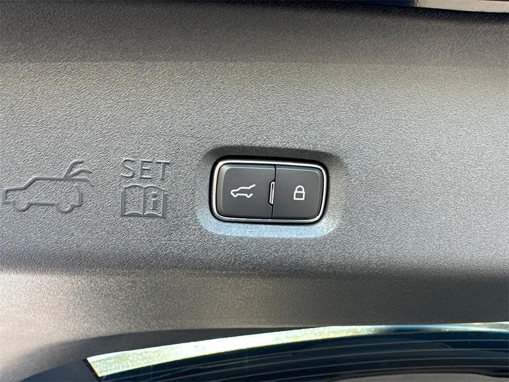 new 2025 Ford Expedition car, priced at $83,785