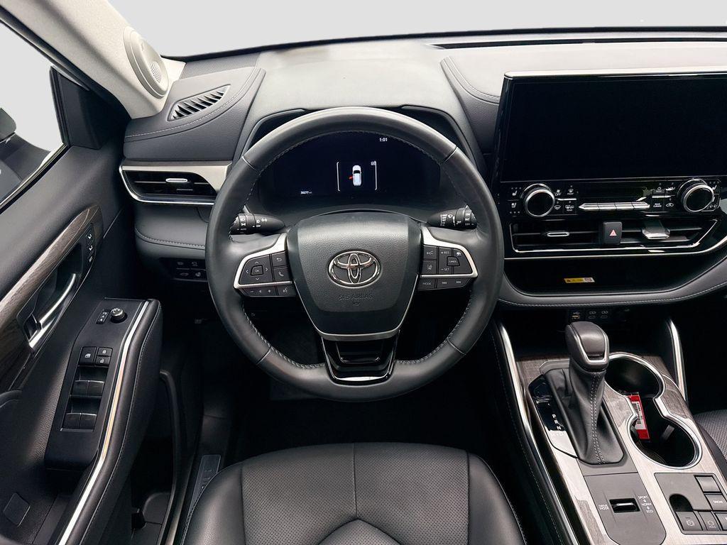 used 2023 Toyota Highlander car, priced at $38,781