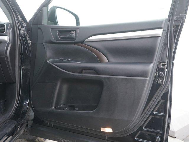 used 2019 Toyota Highlander car, priced at $21,699