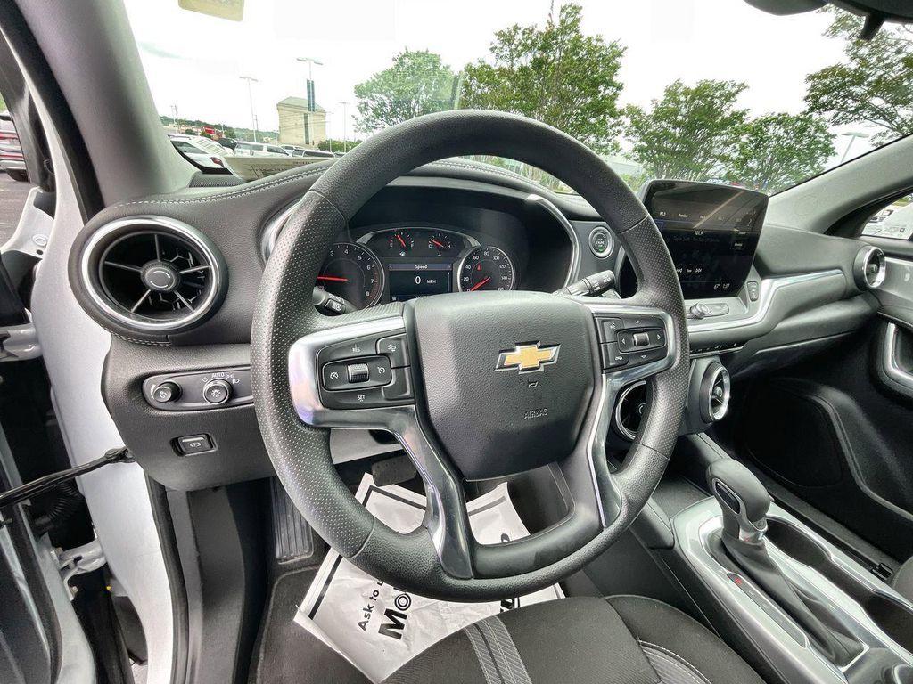 used 2025 Chevrolet Blazer car, priced at $28,998
