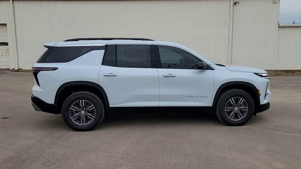new 2026 Chevrolet Traverse car, priced at $45,340