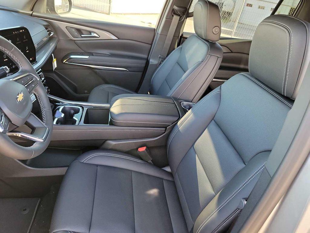 new 2026 Chevrolet Traverse car, priced at $44,920
