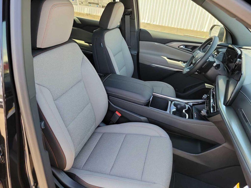 new 2026 Chevrolet Traverse car, priced at $42,795
