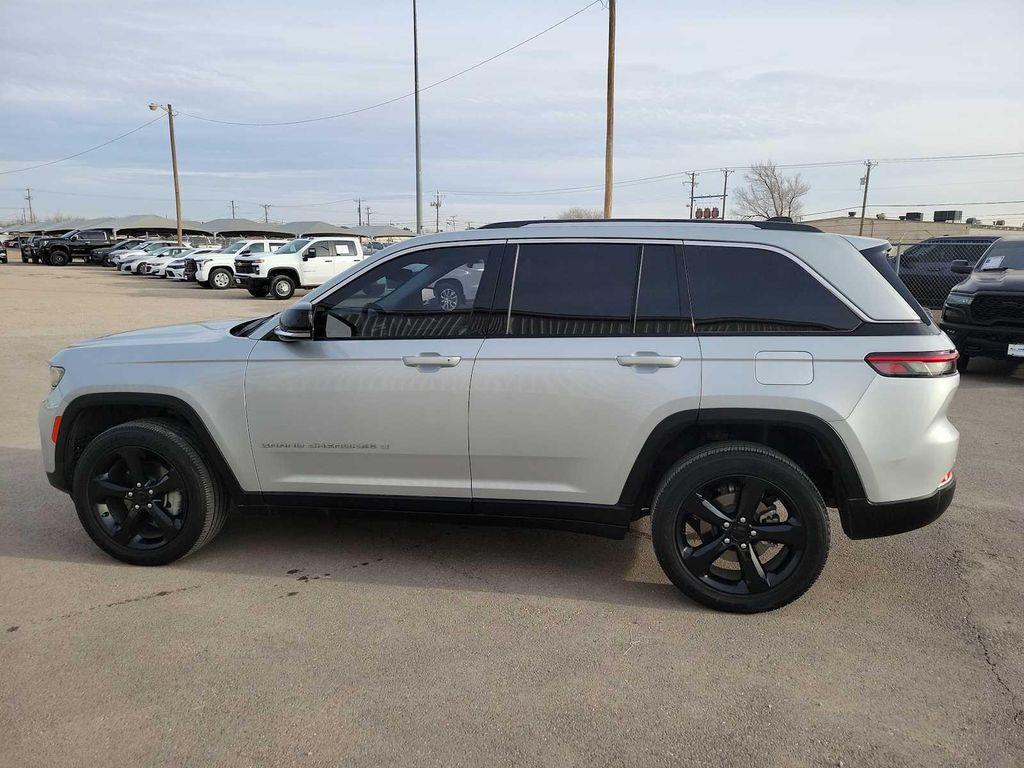 used 2023 Jeep Grand Cherokee car, priced at $29,000