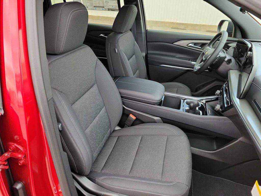 new 2026 Chevrolet Traverse car, priced at $41,990