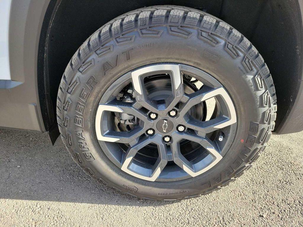 new 2026 Chevrolet Equinox car, priced at $38,390