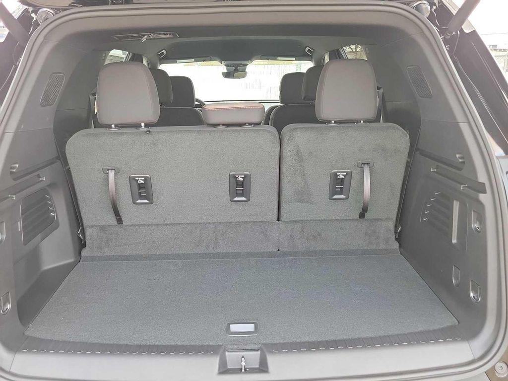 new 2026 Chevrolet Traverse car, priced at $43,170