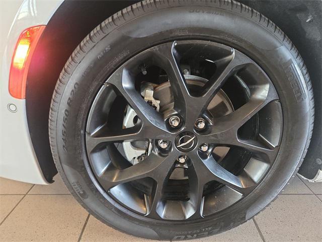 used 2024 Chrysler Pacifica car, priced at $35,622