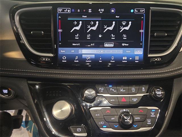 used 2024 Chrysler Pacifica car, priced at $35,622